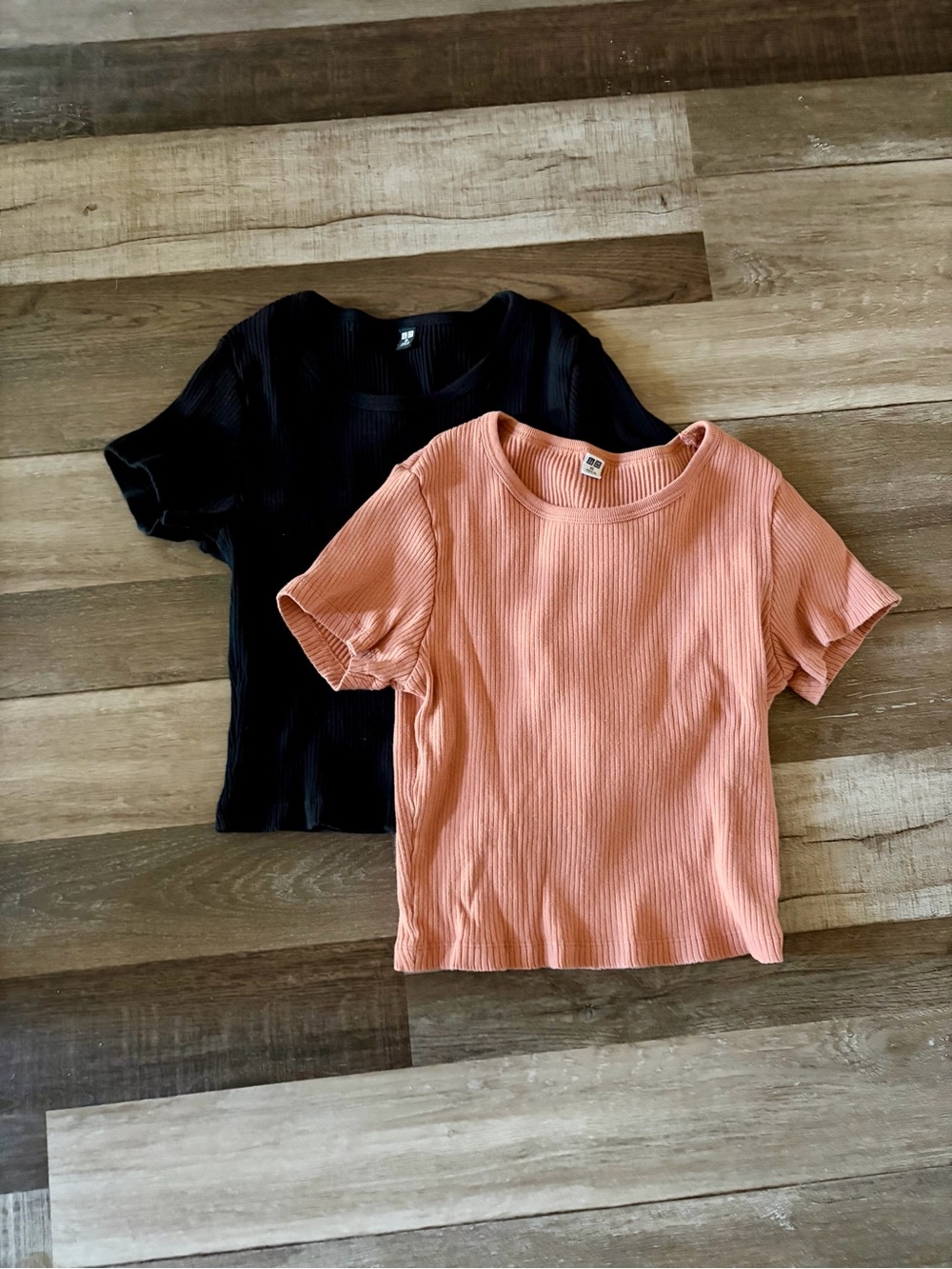 Uniqlo Ribbed Short Sleeve Tee in Peach and Black